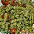 Fusilli al pesto di rucola e pomodorini