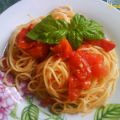 SPAGHETTI AL  POMODORO FRESCO E BASILICO