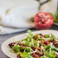 INSALATA RUBINO DI MELOGRANO CON FUNGHI E BACON