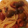 Spaghetti con olive e capperi