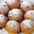 Paninetti con uvetta e pinoli.