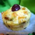 MUFFINS SALATI ALLE ZUCCHINE, FORMAGGIO E SALAME
