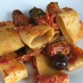 Paccheri saltati con olive miste e pomodori[...]