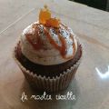 Cupcake al cacao con ripieno di caramello mou[...]