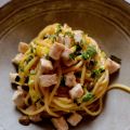 Spaghetti con zucchine, capperi e pesce spada[...]