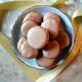 Macarons al cioccolato con crema alla nocciola[...]