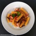 Fusillone con pomodoro, funghi e pancetta