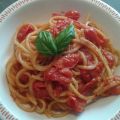 Spaghetti ai pomodorini e pangrattato