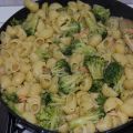 Pasta con broccoli e salmone affumicato