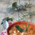 Zuppa di miglio con legumi ed erbe aromatiche