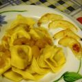 Tortelloni ai formaggi con salsa di pere