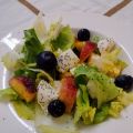 Insalata scarola, frutta e mozzarella