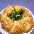 Ciambella di pasta brioche al pecorino e noci