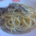 Spaghetti in crema di funghi con funghetti e[...]