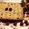 Crostata rustica con ciliegie e mandorle